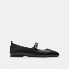 Buty Mary Jane z nitami w kształcie litery C