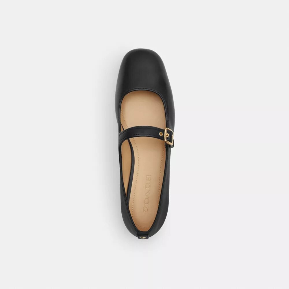 Buty Mary Jane z nitami w kształcie litery C