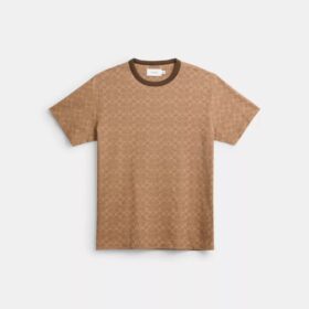 Charakterystyczny T-shirt