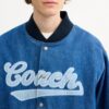 Dżinsowa kurtka typu varsity z bawełny organicznej