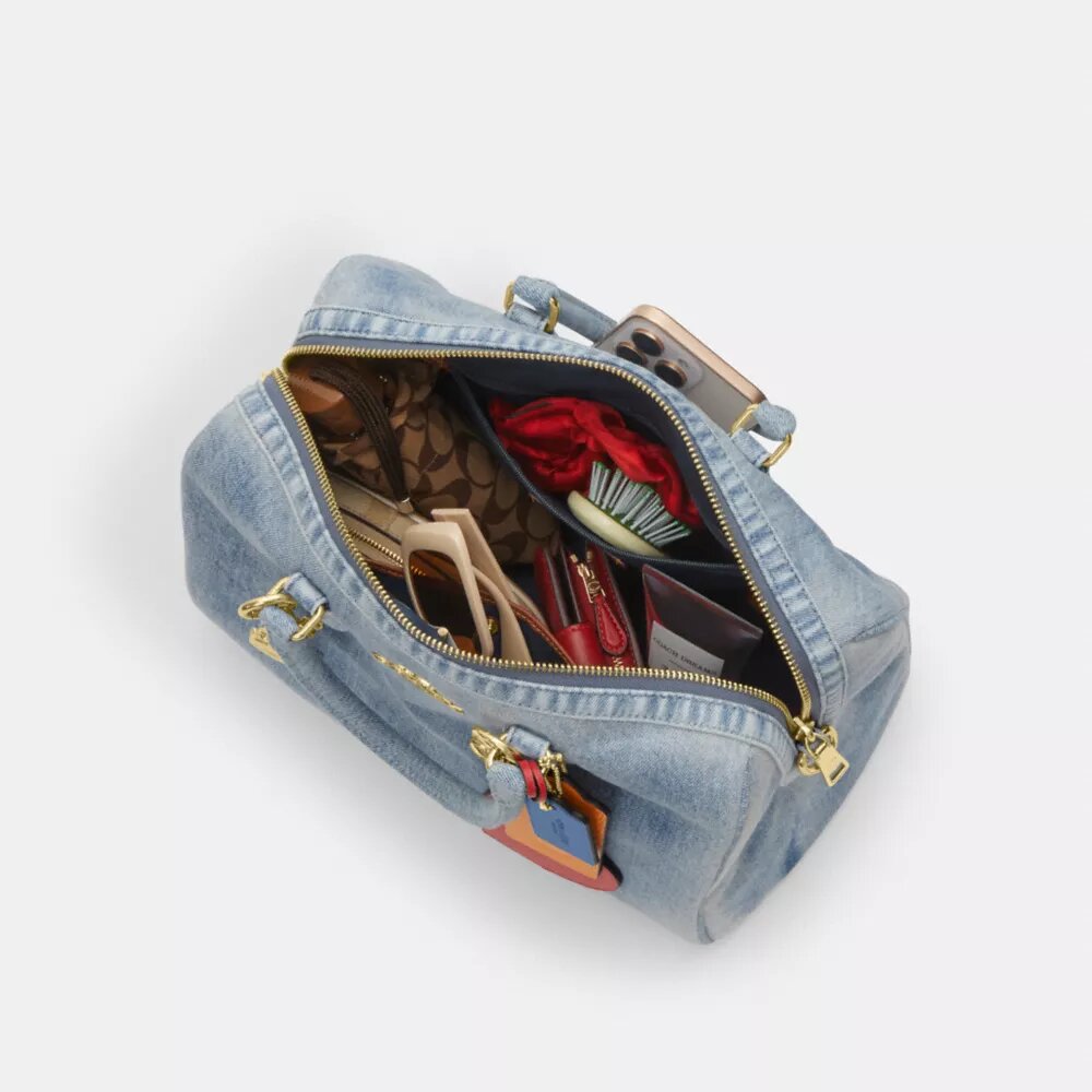 Duża torba typu satchel Rowan z dżinsu w stylu „Loved” z zawieszkami