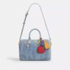 Duża torba typu satchel Rowan z dżinsu w stylu „Loved” z zawieszkami