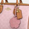 Duża torba typu satchel Rowan z Signature Canvas z zawieszkami
