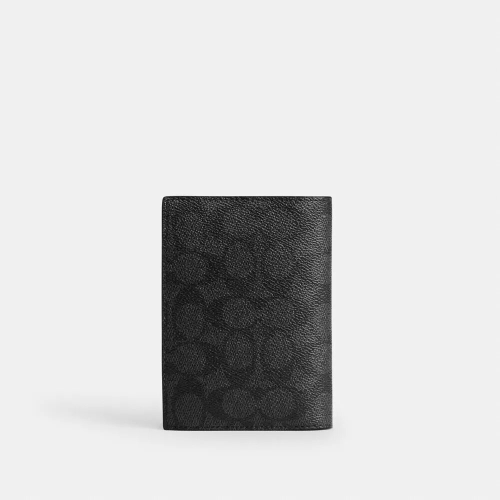 Etui na paszport z Signature Canvas z naszywkami