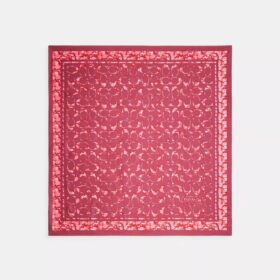 Jedwabny szalik kwadratowy z charakterystycznym nadrukiem „Rose Meadow”