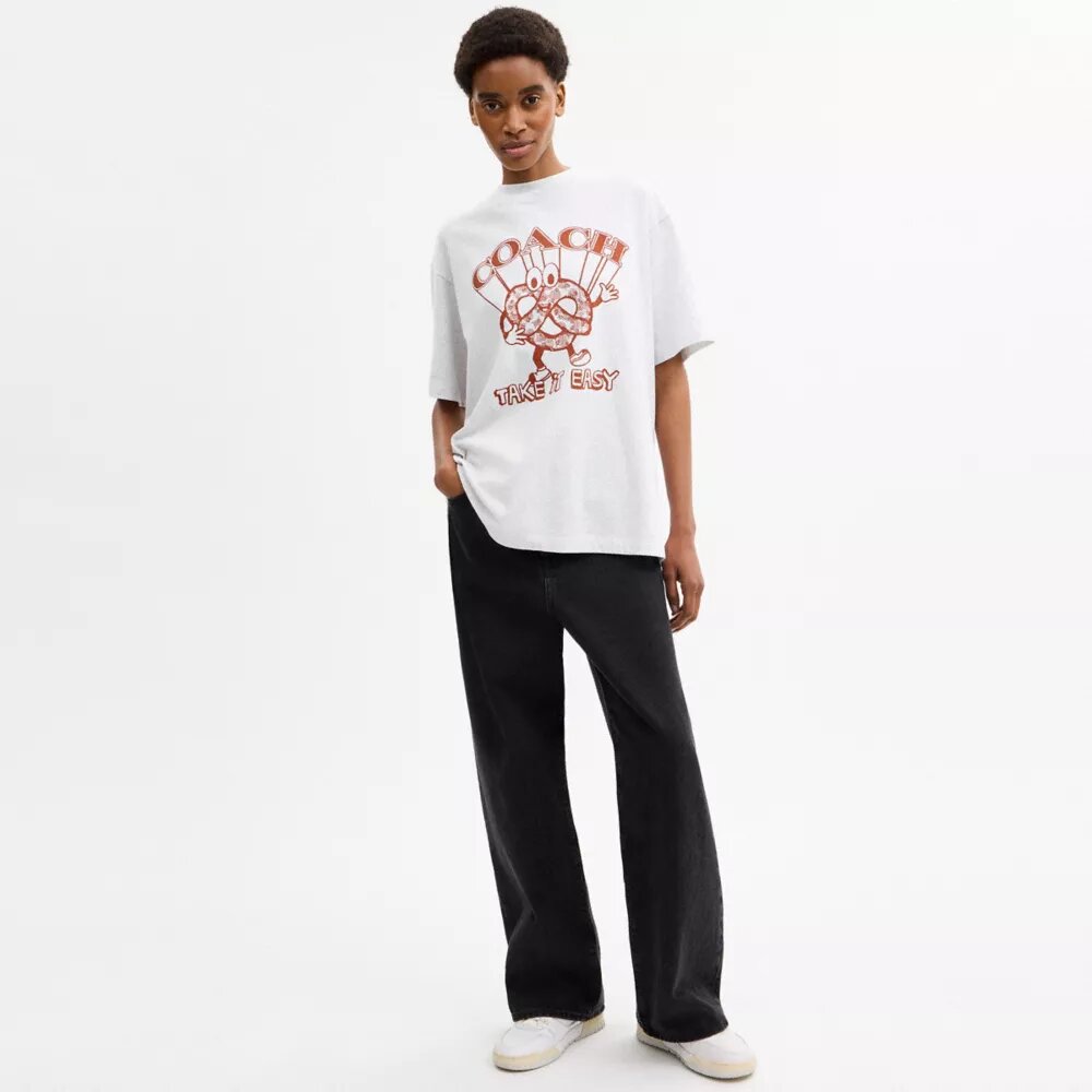 Luźny T-shirt z motywem precla z bawełny organicznej