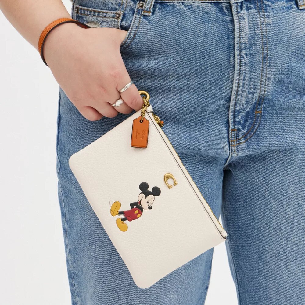 Mała saszetka na nadgarstek Disney X Coach z regenerowanej skóry z Myszką Miki