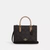 Mała torba typu Shopper „Maggie” z charakterystycznego Signature Canvas w blokowe wzory