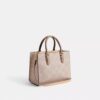 Mała torba typu Shopper „Maggie” z charakterystycznego Signature Canvas w blokowe wzory
