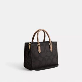 Mała torba typu Shopper „Maggie” z charakterystycznego Signature Canvas w blokowe wzory