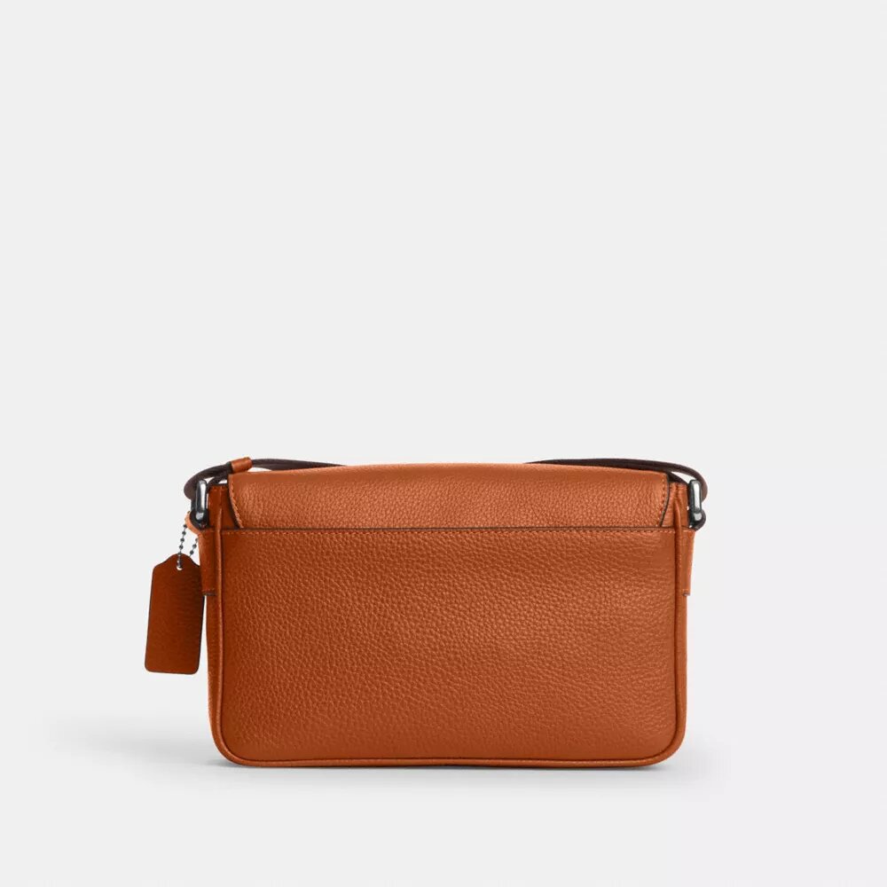 Mała torebka crossbody z klapką Jack