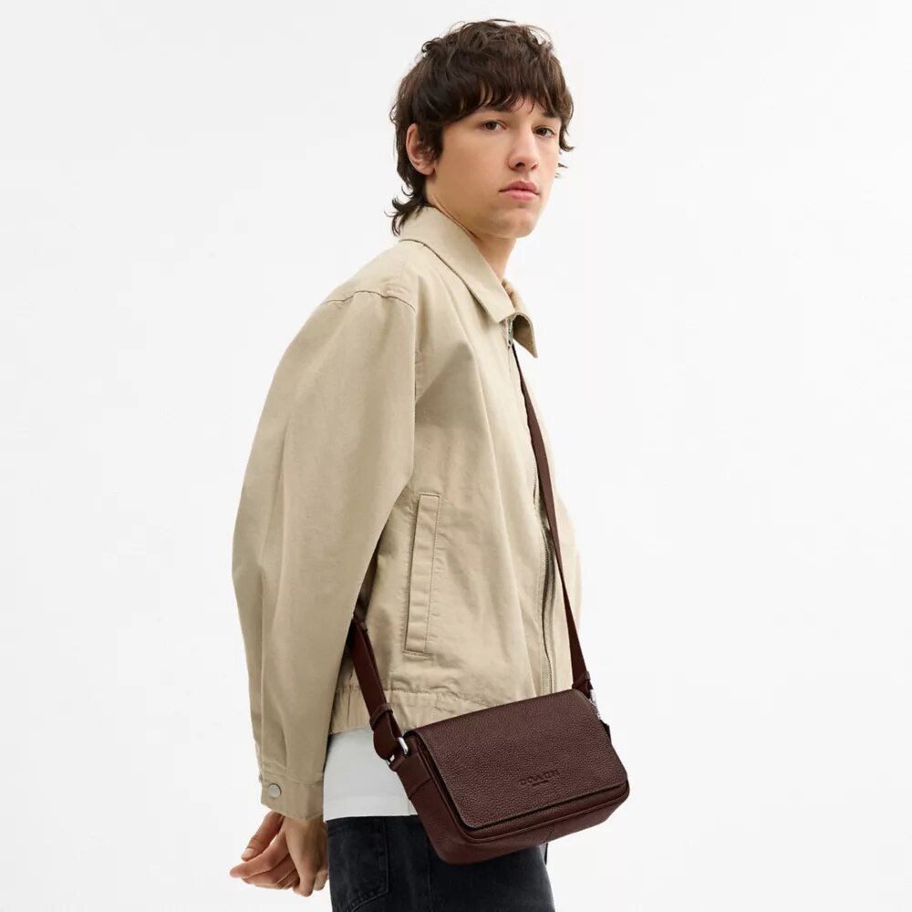Mała torebka crossbody z klapką Jack