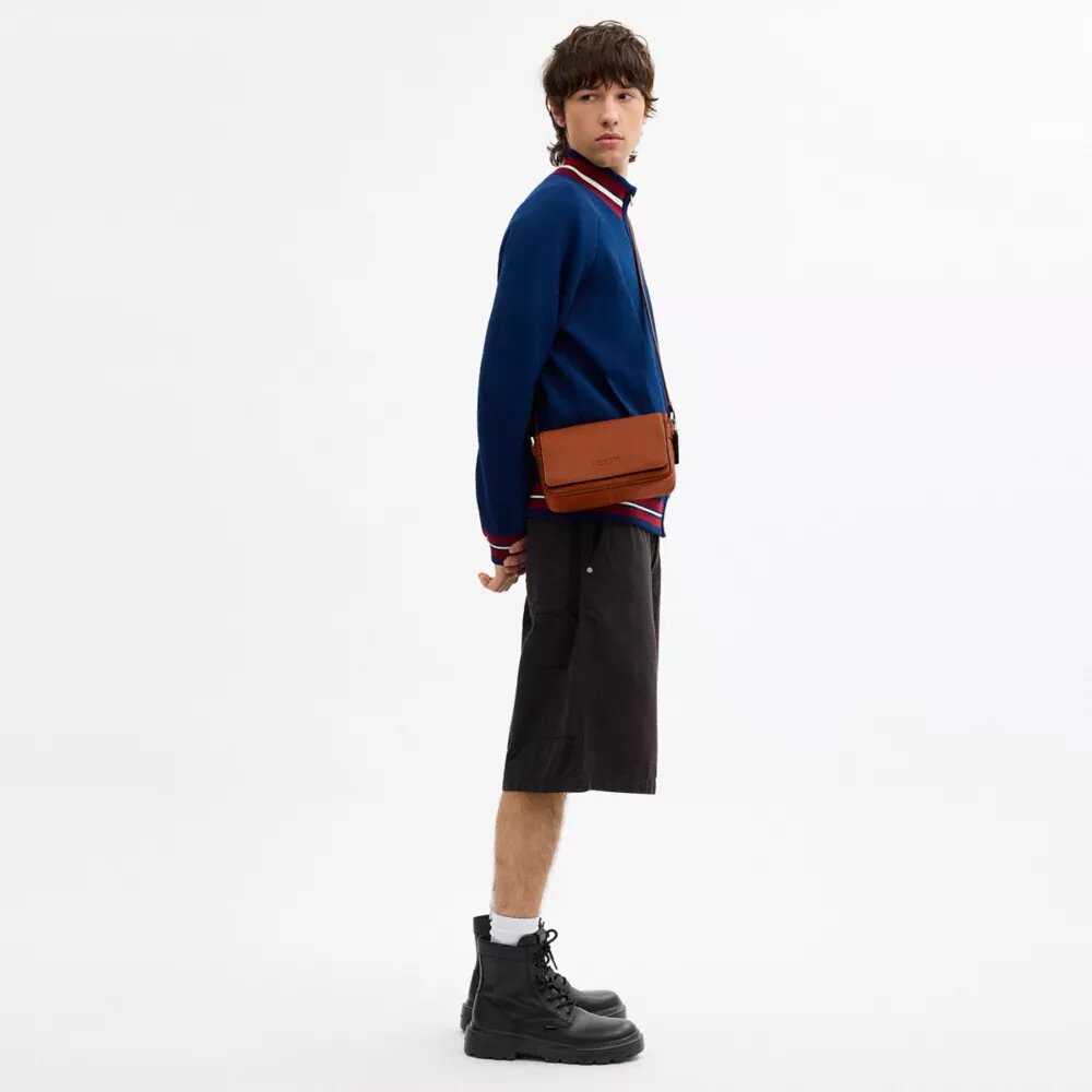 Mała torebka crossbody z klapką Jack