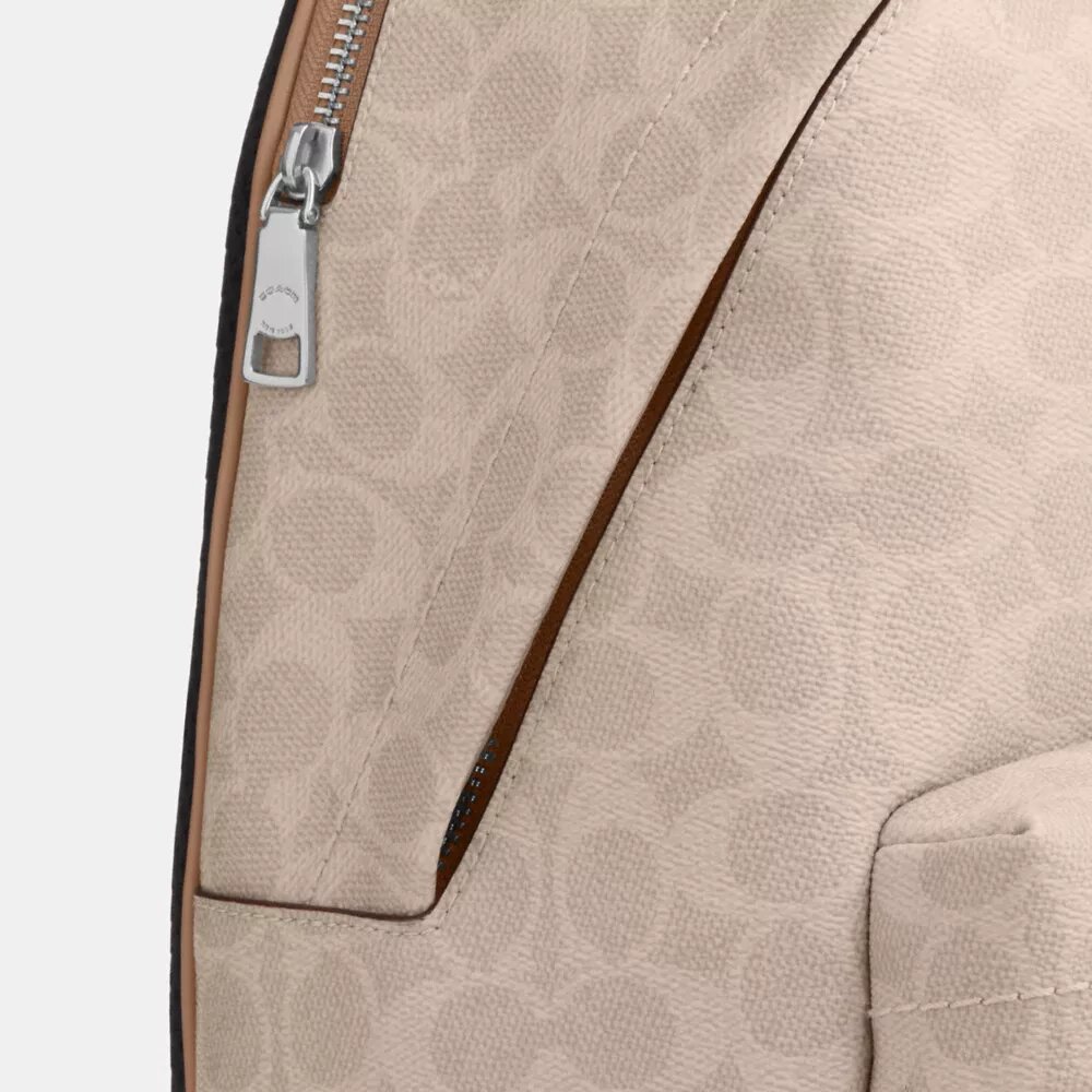 Mały plecak Taylor z Signature Canvas