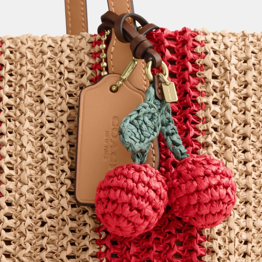 Miejska torba Shopper w paski z zawieszkami