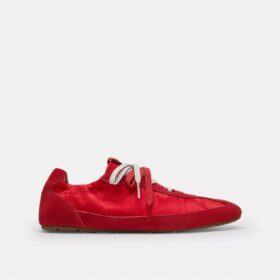 Miękkie sneakersy z charakterystycznego nylonu