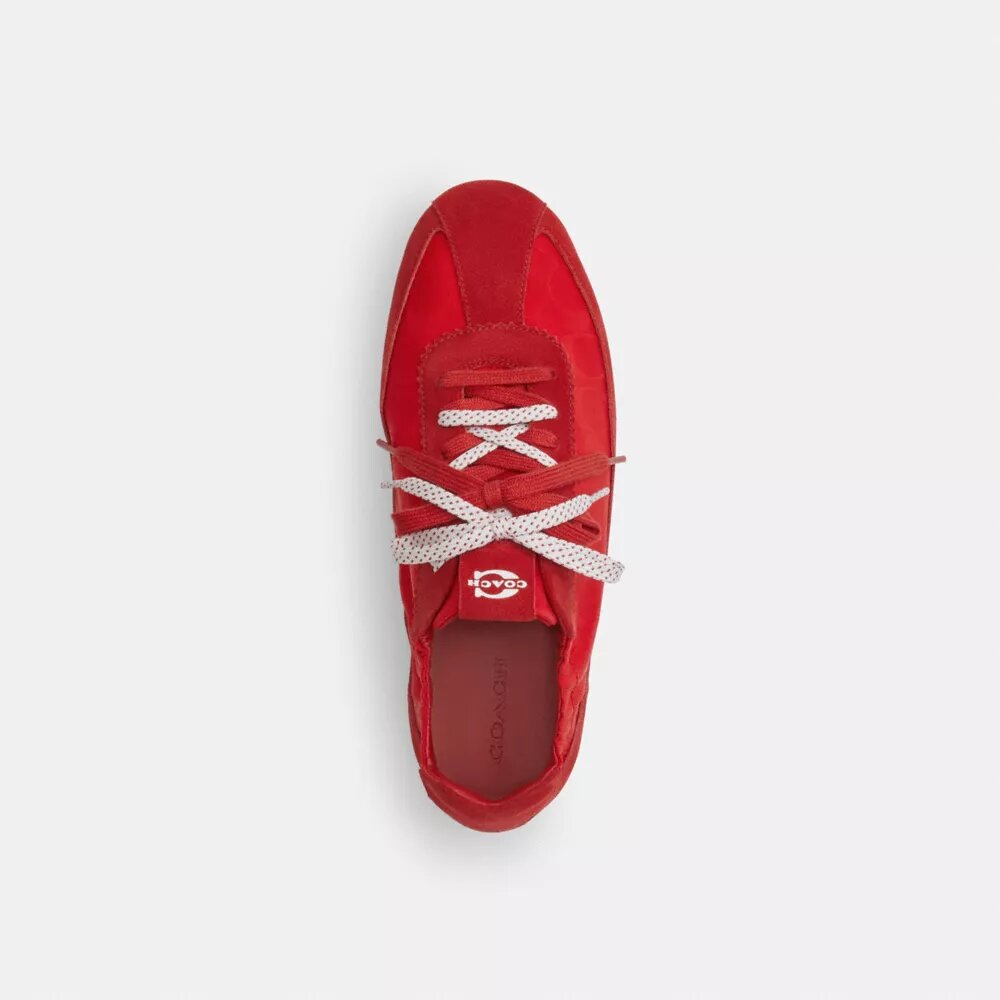 Miękkie sneakersy z charakterystycznego nylonu