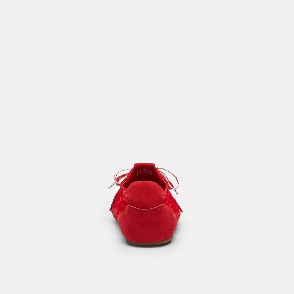 Miękkie sneakersy z charakterystycznego nylonu