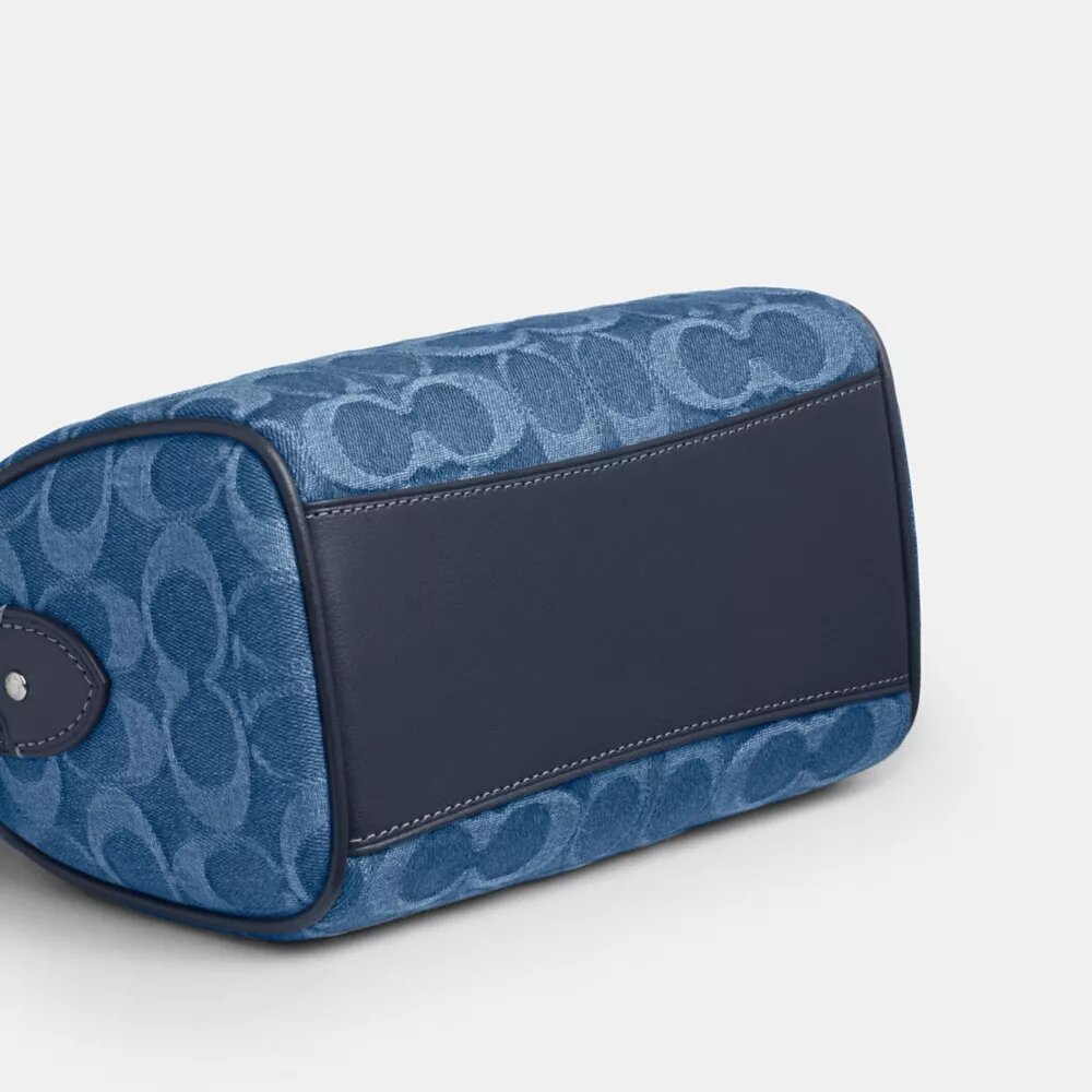 Mini torebka crossbody Rowan z charakterystycznego dżinsu