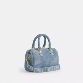 Mini torebka crossbody Rowan z postarzanego dżinsu z zawieszkami