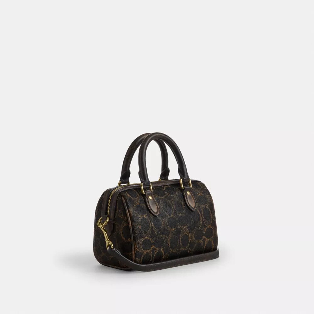 Mini torebka crossbody Rowan z Signature Canvas z Zawieszkami