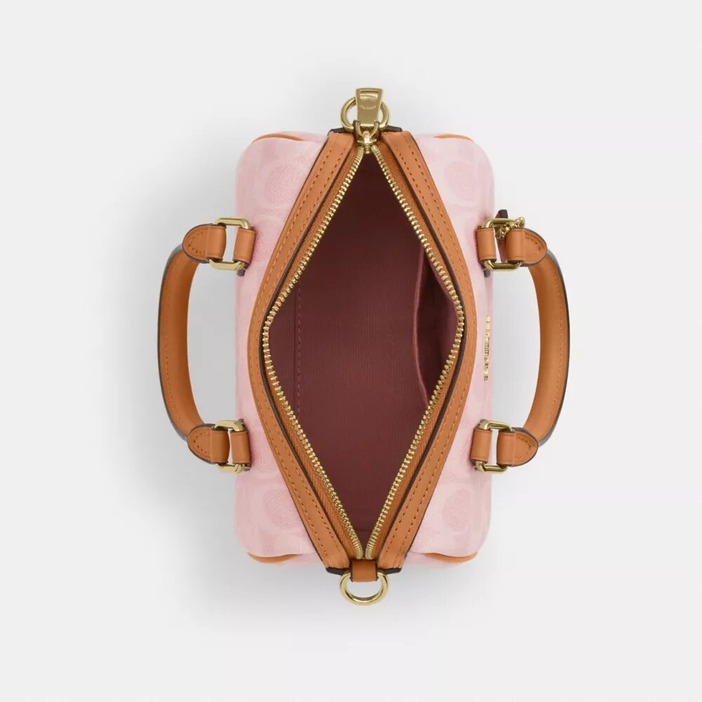 Mini torebka crossbody Rowan z Signature Canvas z zawieszkami
