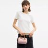 Mini torebka crossbody Rowan z Signature Canvas z zawieszkami