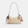 Mini torebka crossbody Teri z zawieszkami