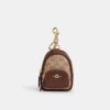 Mini zawieszka do Court Backpack z Signature Canvas