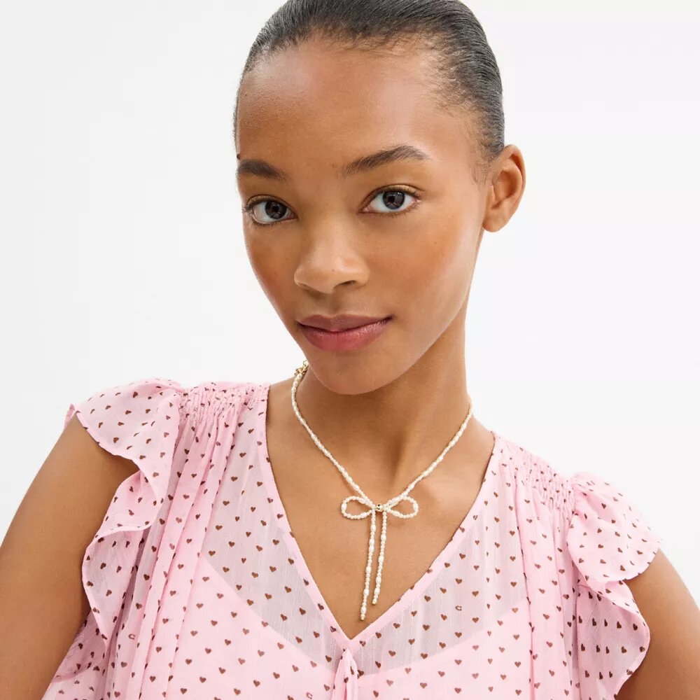 Naszyjnik typu choker z perłową kokardką