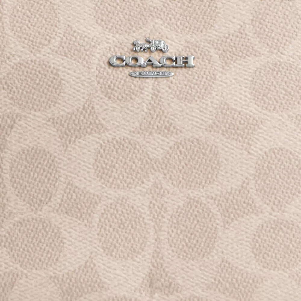 Nolita 19 z Signature Canvas