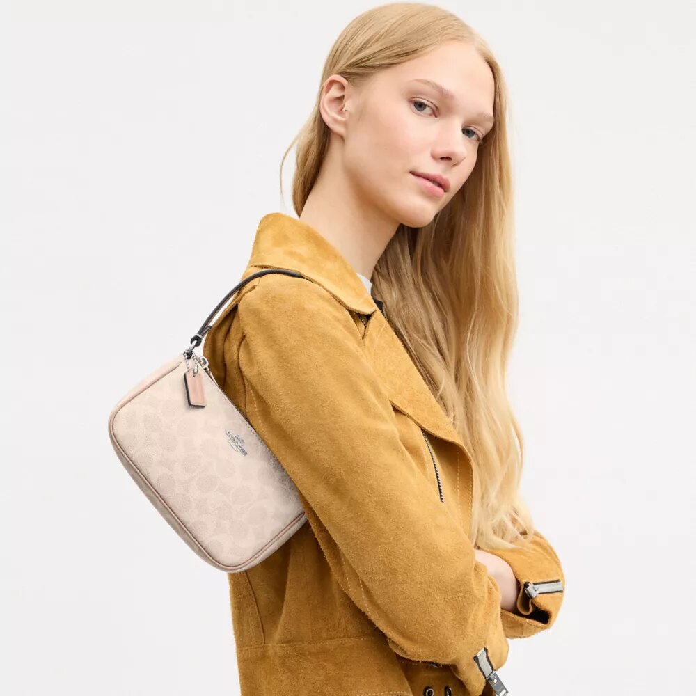 Nolita 19 z Signature Canvas