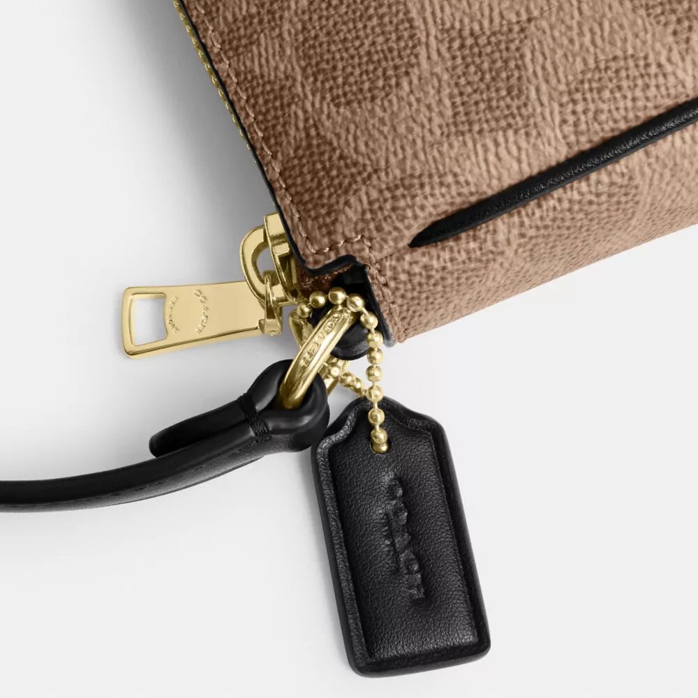 Nolita 19 z Signature Canvas