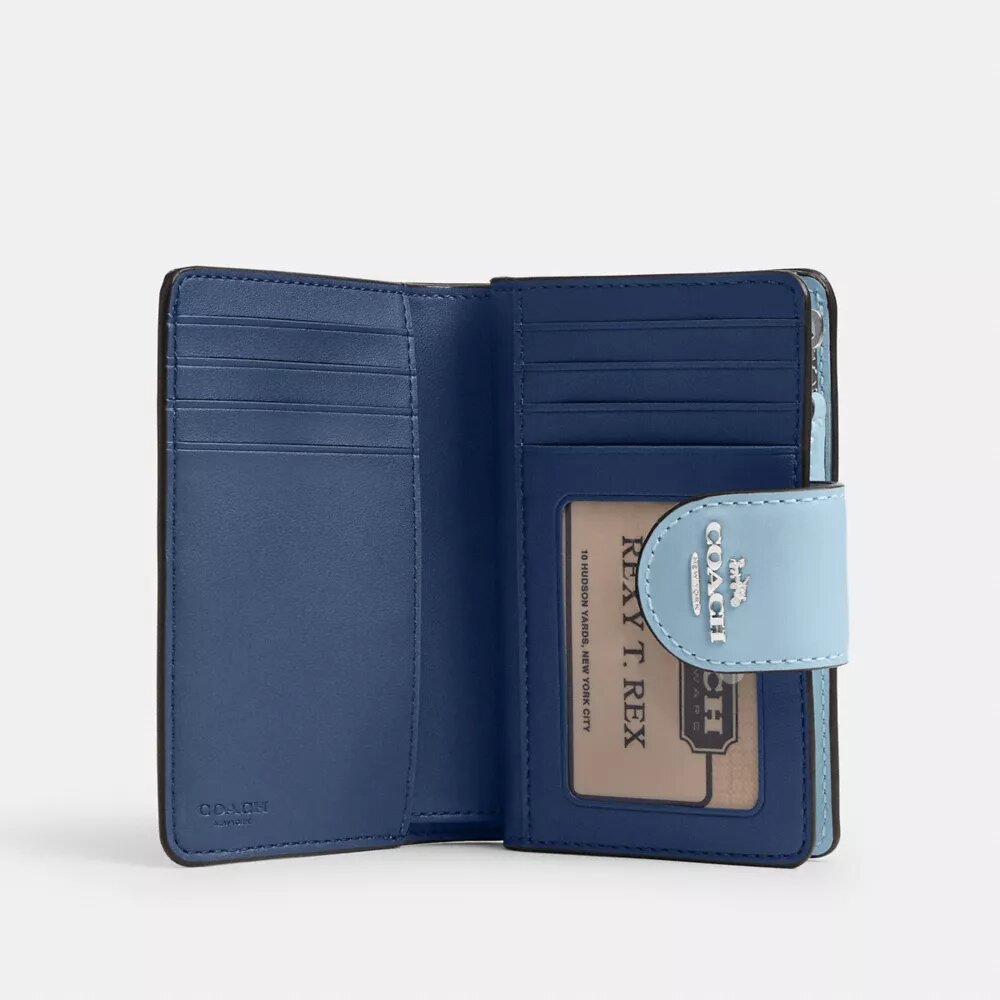 Średni portfel z zamkiem w rogu z kwiatowym nadrukiem