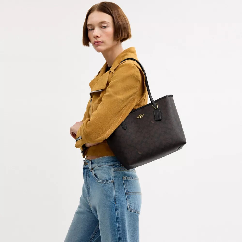 Średnia torba Shopper z Signature Canvas