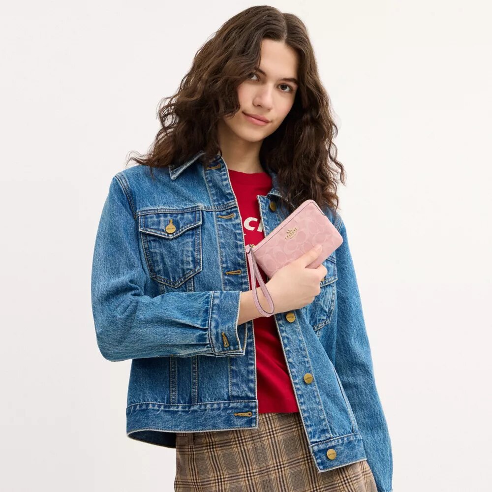 Saszetka na nadgarstek z zamkiem w rogu z charakterystycznego denimu