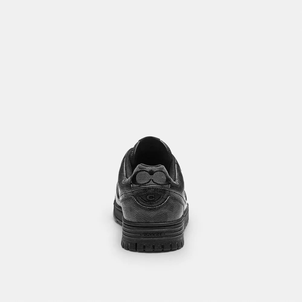 Sneakersy Soho w charakterystycznym stylu