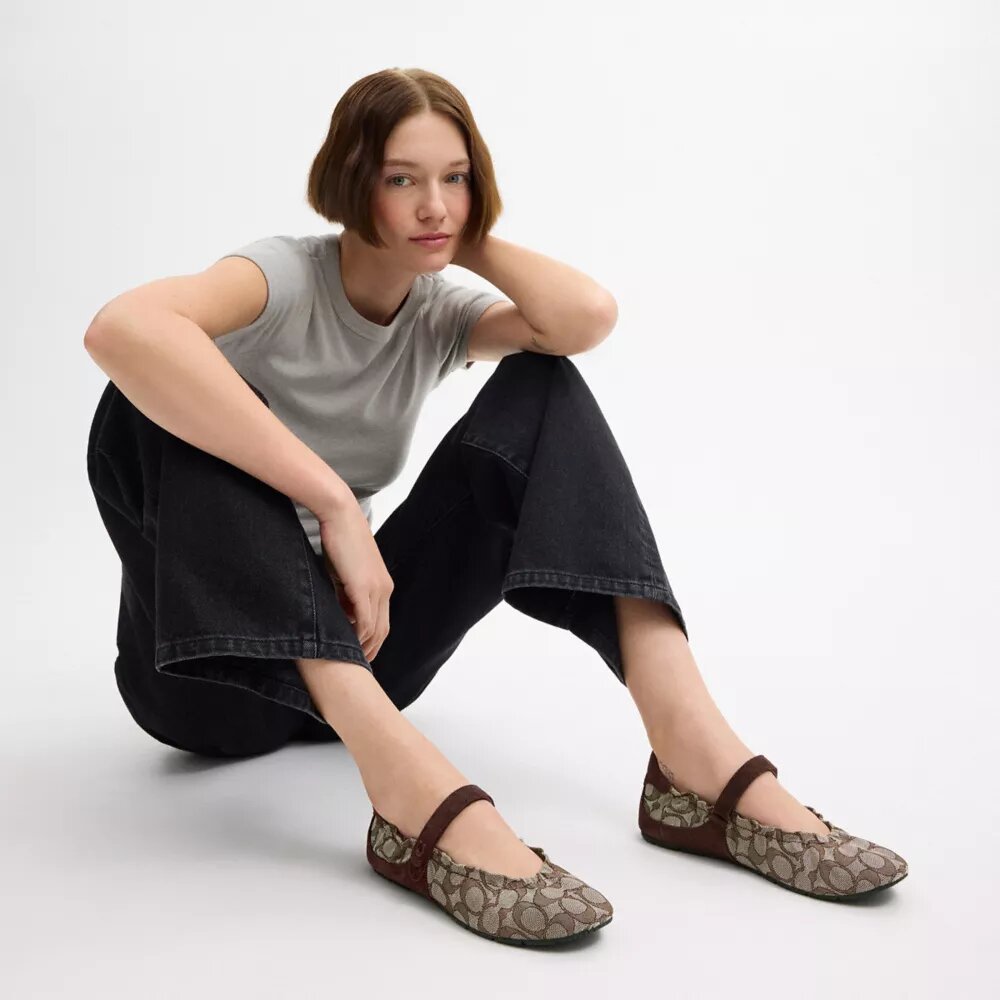 Sneakersy typu Buty Mary Jane z charakterystycznym wzorem żakardowym