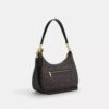 Teri Hobo z Signature Canvas