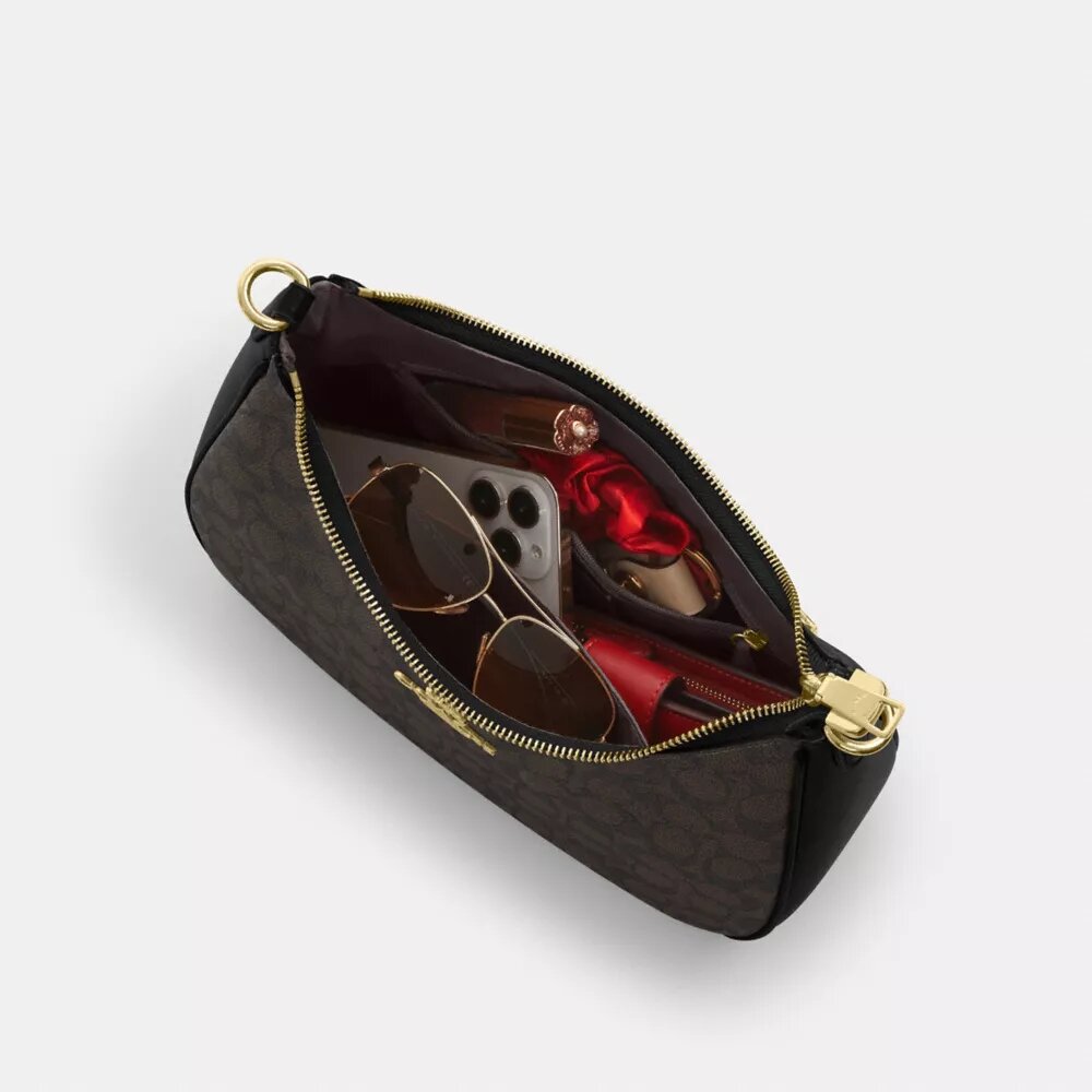 Teri Hobo z Signature Canvas