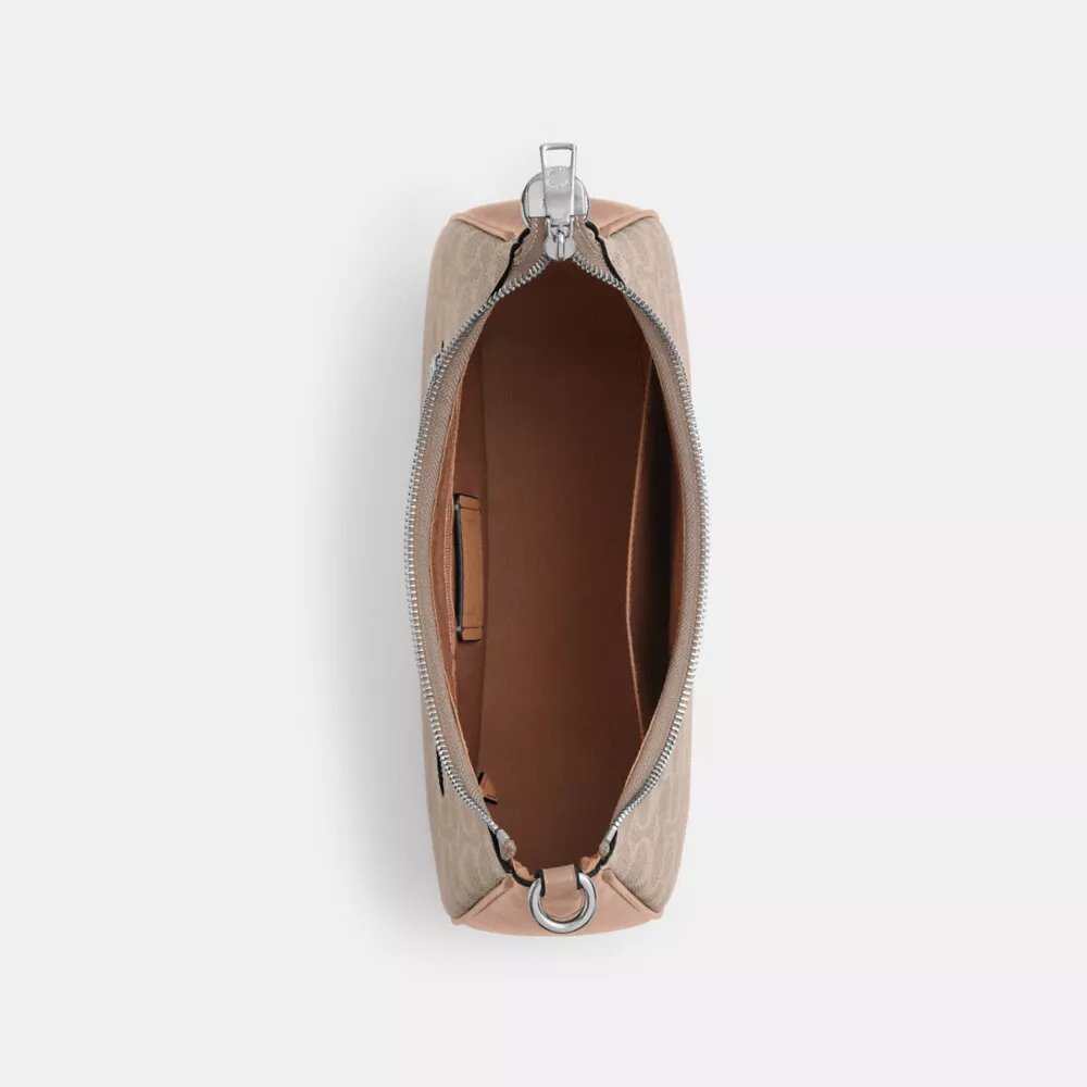 Teri Hobo z Signature Canvas
