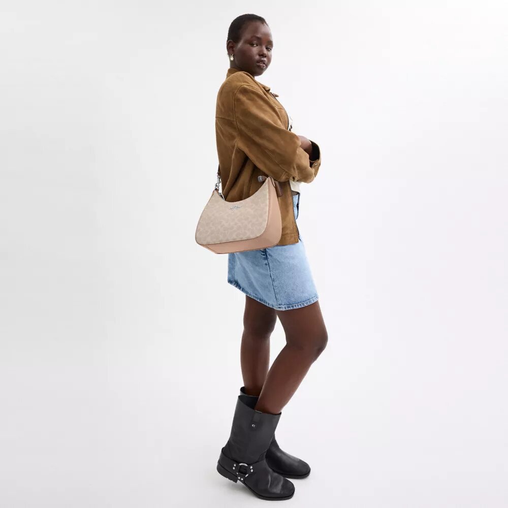 Teri Hobo z Signature Canvas
