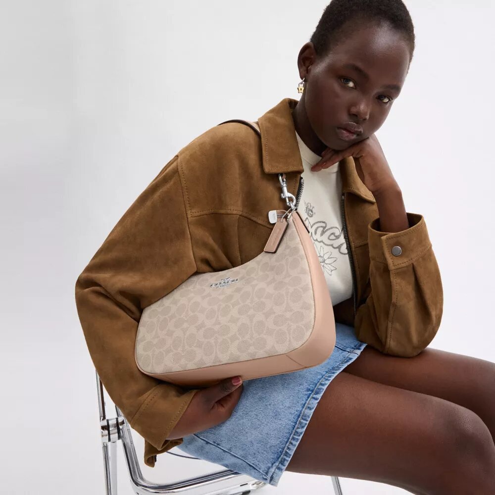 Teri Hobo z Signature Canvas