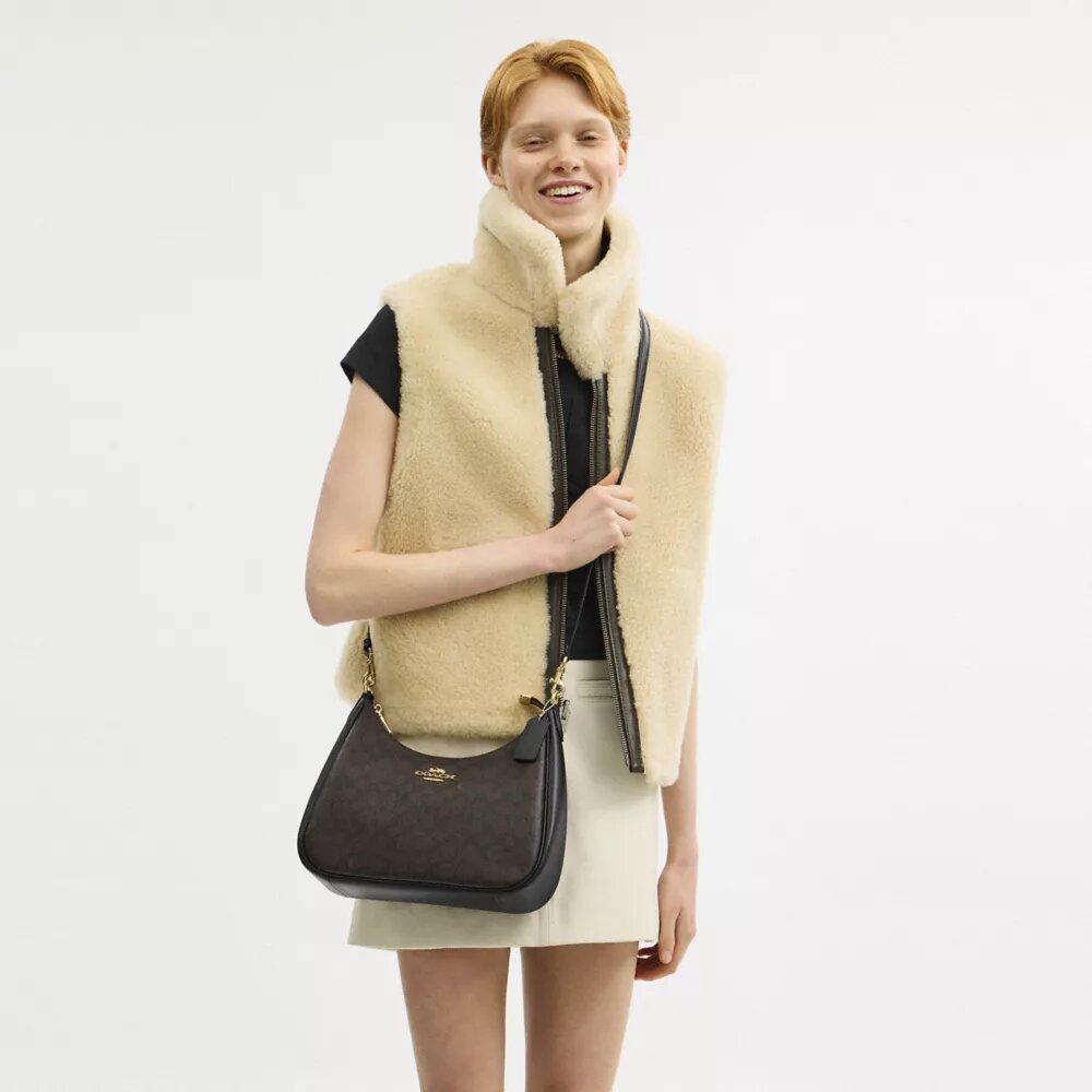Teri Hobo z Signature Canvas