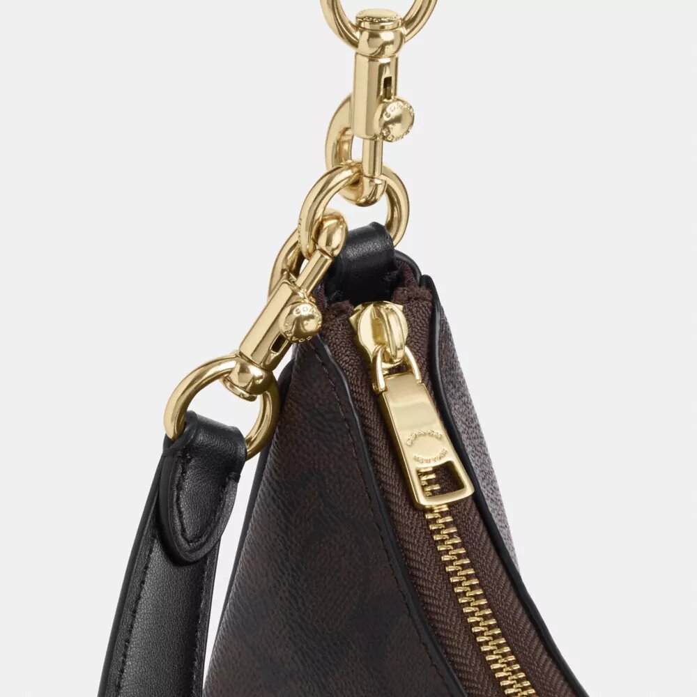 Teri Hobo z Signature Canvas