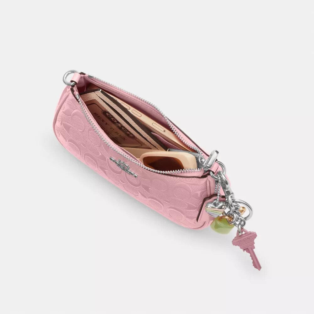 Teri Mini – torebka na ramię z charakterystycznej skóry z zawieszką w kształcie serca