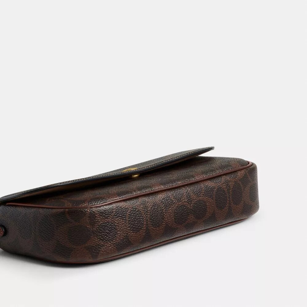 Torba Brooke z klapką i łańcuszkiem z Signature Canvas