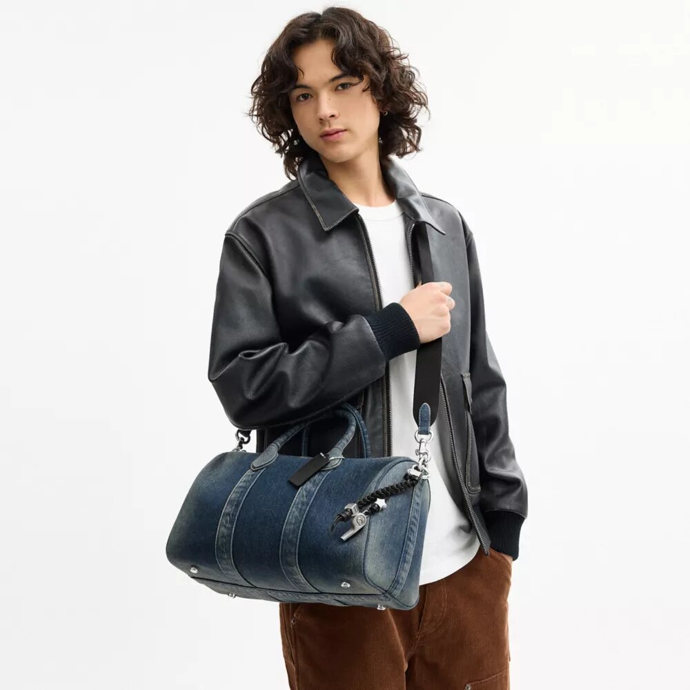 Torba Compass 35 z regenerowanego denimu bawełnianego z zawieszkami