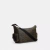Torba crossbody Finn z kieszeniami z Signature Canvas