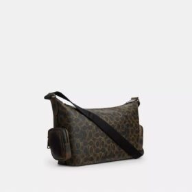 Torba crossbody Finn z kieszeniami z Signature Canvas